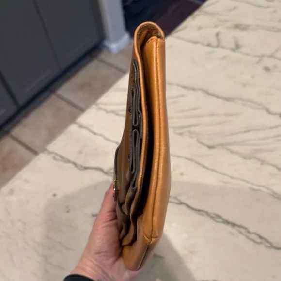 Authentic Chloé Tan Leather Bow Clutch Gold Hardware Flap Envelope Bag - Picture 12 of 14